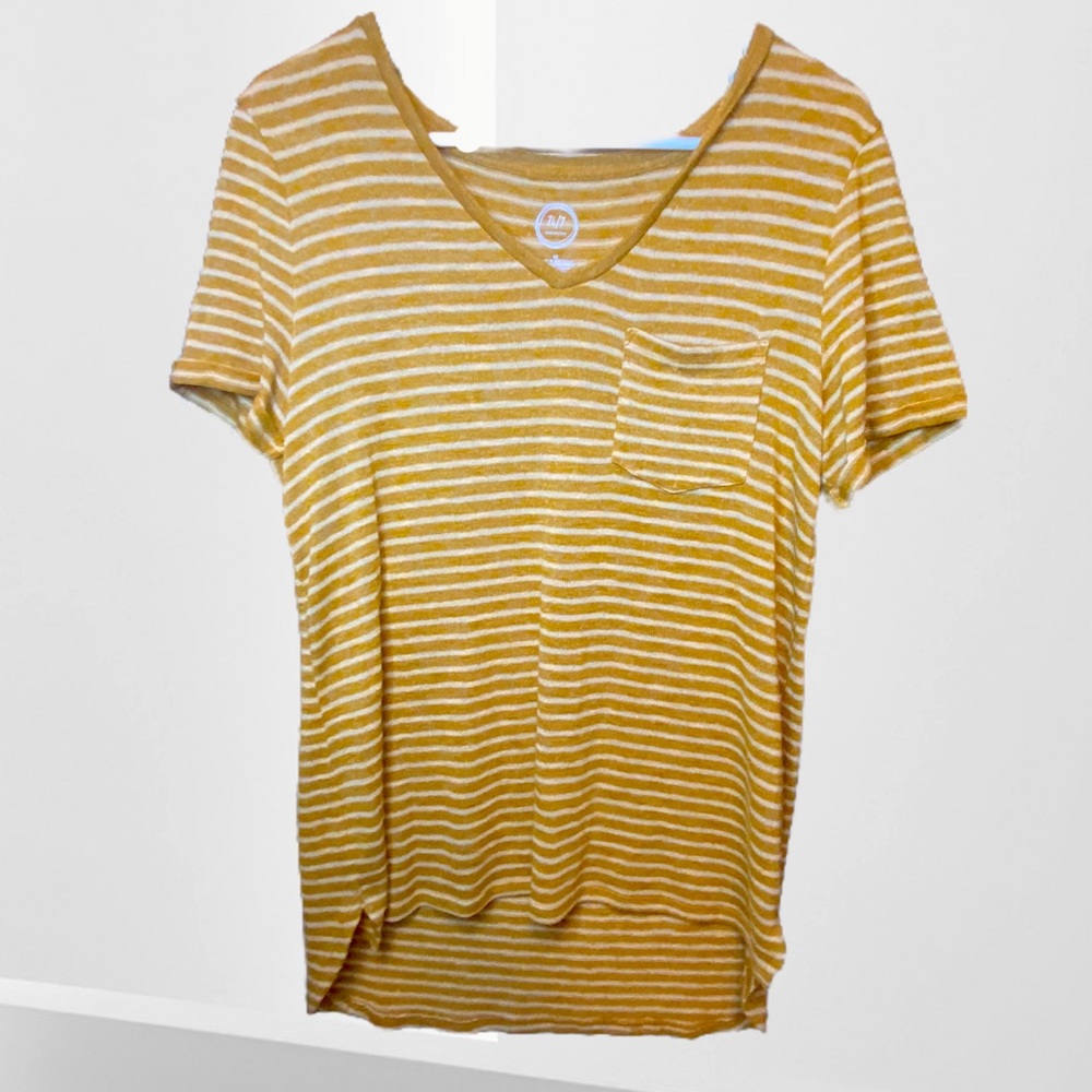 24/7 Maurice V-Neck ✨ 4/$20